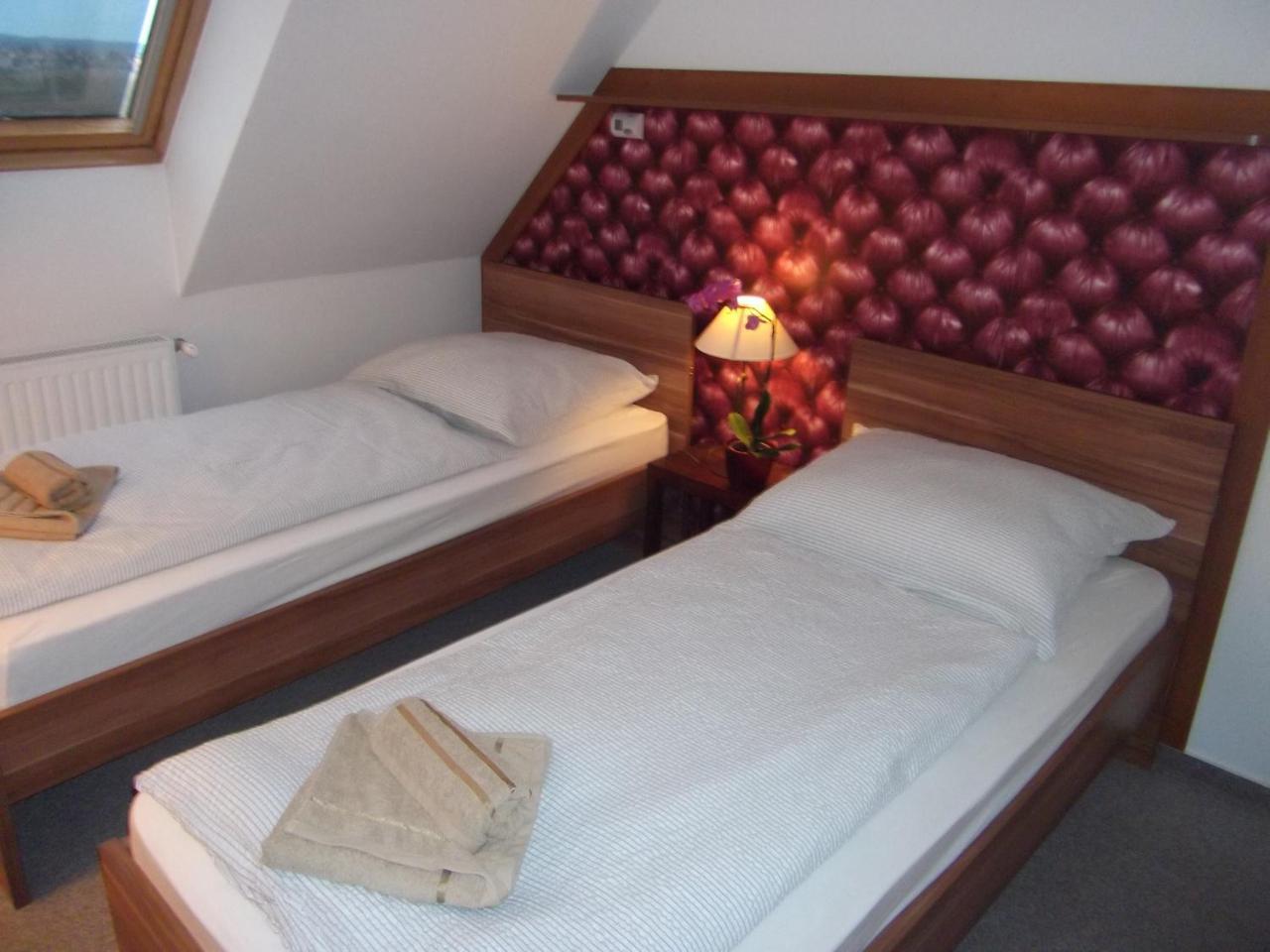 Rozsa Apartman Apartment Heviz Ngoại thất bức ảnh